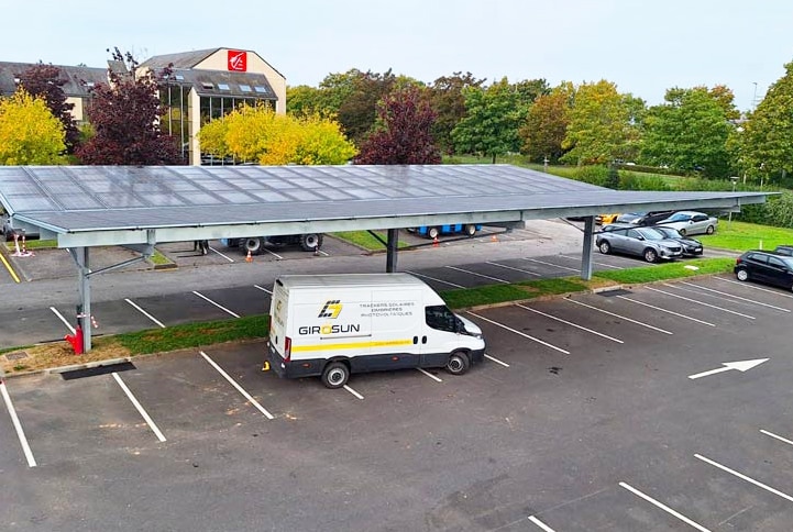Ombrière photovoltaïque sur un parking